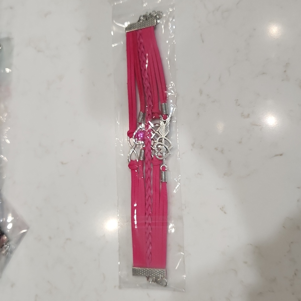 🔵 PU Leather and Alloy Bracelet in Pink